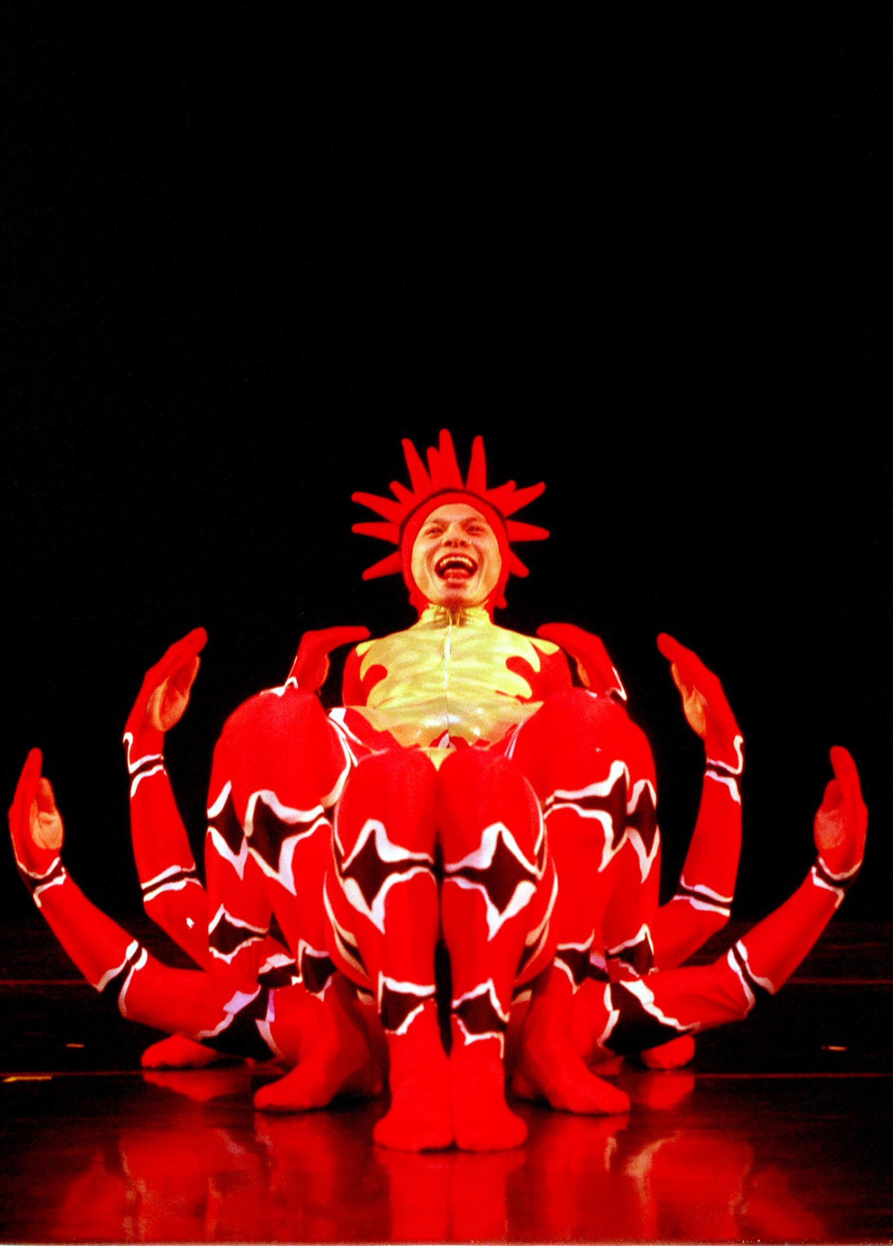 MOMIX DANCE THEATER'S PI KEOHAVONG during the dress rehearsal for the World Premiere of Moses Pendleton's "Opus Cactus," Joyce Theater, New York City, Friday, 2-2-2001. CREDIT: PHOTOGRAPH � 2001 JACK VARTOOGIAN ALL RIGHTS RESERVED: ONE-TIME PRINT ONLY USE