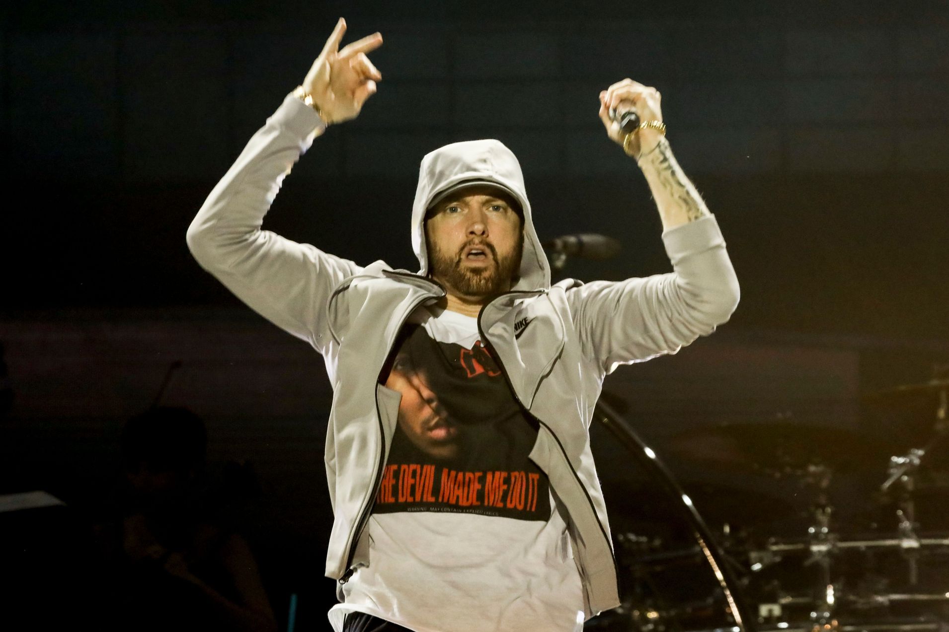 On the Charts: Eminem captures ninth number one with ‘Kamikaze’ - NGradio.gr ...